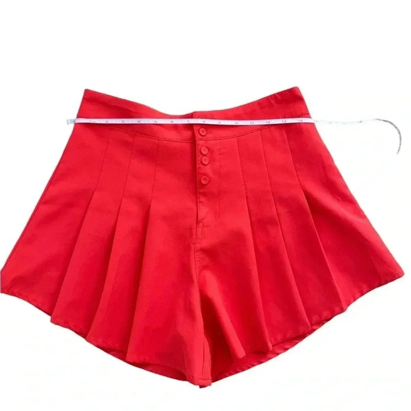 Red/Orange Flowy Butterfly Pleated Shorts. Size medium - Picture 4 of 10